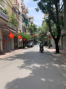 Bán đất Lạc Long Quân DT53m2 x Mt4,5m, Phân Lô Quân Đội, Oto Tránh ,Vỉa Hè, 2 Mặt Thoáng giá 14 tỷ