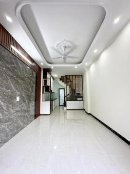 Nhà 5 tầng trong đê ngõ rộng nhỉnh 3 tỷ chắc chắn không có chỗ nào đẹp hơn căn này - không mua nhanh là bán