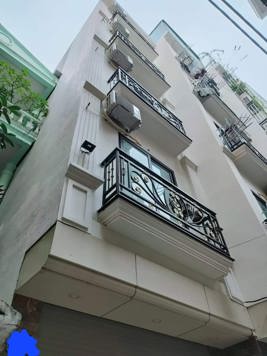 Bán nhà 5 tầng, diện tích 40m2 , giá 8.2 tỷ Quận Cầu Giấy ngõ nông ô tô tránh 30m