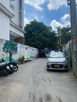 Bán nhà chính chủ Lạc Long Quân, quận Tây Hồ. Diện tích 30m2, 4 tầng, cách mặt phố 50m, hiếm gặp trong phân khúc nhà, rẻ nhất Thị trường, vài bước chân ra đến Hồ Tây.