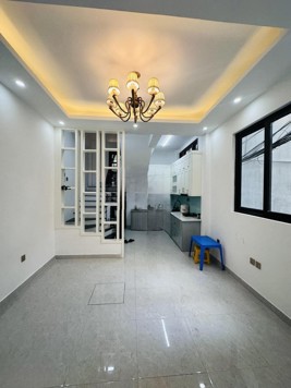 Chính chủ cần bán gấp nhà 5 tầng, lô góc, 3 thoáng, oto đỗ cửa tại Quan Hoa, Cầu Giấy