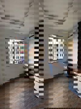 Nằm trong khu Mễ Trì, gần Keang nam, siêu thị The MANOR,... Tiện ích đầy đủ, gần chợ, hồ điều hòa, trường học, siêu thị,... Khu vực dân trí cao, an ninh đảm bảo, ở yên tĩnh,..