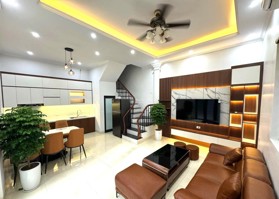 Nhà Trung Kính- Gần Trần Duy Hưng, Ngõ To Thông, Đẹp, ở ngay, full đồ 38m2 x 5 tầng x MT 4.2m