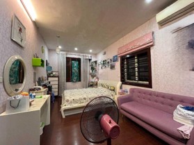 Hiếm biệt thự sân vườn 3 thoáng, trung tâm quận - Yec Xanh 140m2, 4 tầng, giá 20 tỷ