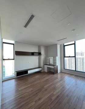 Tôi cần bán căn view hồ nguyên bản 3PN 129m2 tòa Sky Park, giá 11 tỷ.