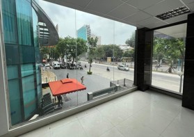 Bán tòa nhà mặt phố Hoàng Quốc Việt, DT 240m2, lô góc, MT 11m, 10 tầng thang máy