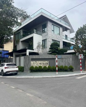 Chính chủ cần bán biệt thự view hồ 16ha Thành Phố Giao Lưu 200m2 giá 86 tỷ