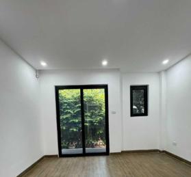 Nhà mới tinh 3 tầng 35m2, full nội thất, ô tô đỗ cửa, gần đại học thể dục thể thao, giá 1.85 tỷ