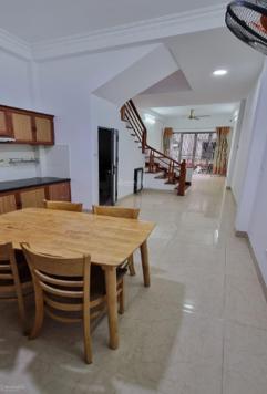 Nóng bỏng! Bán nhà Phố Lụa - Hà Đông, 42m2, mt nở hậu, 20m ô tô, sát phố, giá nhỉnh 5 tỷ