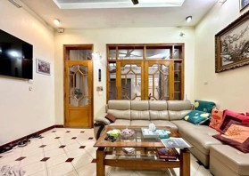 Bán nhà Nguyên Hồng - Vũ Ngọc Phan 90m2 5T - 22tỷ - 10m ra mặt phố