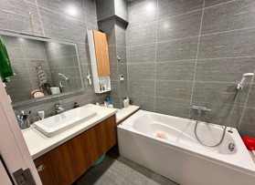 Nhà 5T phân lô víp mặt ngõ Hoàng Cầu đường 3 oto tránh có hè Sát phố DT 50m MT 3,65m