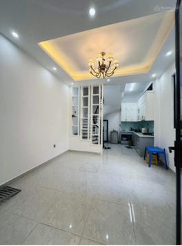 Chính chủ cần bán gấp nhà 5 tầng, lô góc, 3 mặt thoáng.