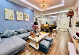 Chuyển căn hộ to hơn nên tôi cần bán gấp căn hộ 60m2 2PN, đầy đủ nội thất