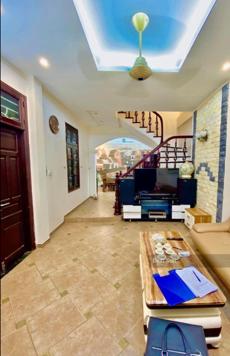 Bán gấp nhà Thụy Khuê, Tây Hồ, lô góc 44m2 x 5 tầng MT 4,2m chào 6,8 tỷ