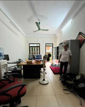 Siêu phẩm khu phân lô ôtô VIP nhất Xuân La. DT40m2 xây 5 tầng hai thoáng sân rộng 200m. Nhỉnh 11 tỷ