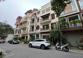 Bán nhà phân lô ngõ 2 Giảng Võ 25 tỷ 70m2 5 tầng 2 mặt thoáng đường hè 10m có bốt bảo vệ 24/24