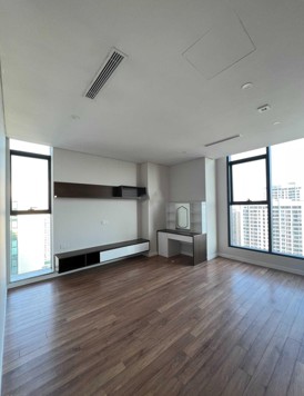 Gia đình muốn bán căn góc 3PN 130 m2 toà 110 Cầu Giấy Center Point