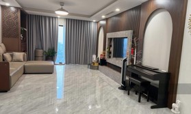 Chính chủ cần bán căn 3PN 140m, tầng trung Hanoi Paragon - Cầu Giấy