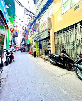 Bán 2 mảnh đất Ba Mẫu; DT: 2x30m2; mặt tiền: 4,5m; hướng Tây Bắc; giá 3 tỷ/1 mảnh