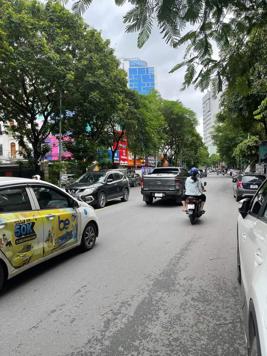 Vip nhất mặt phố Thái Hà, Đống Đa 470m2, 8 tầng, vỉa hè 7m mặt tiền 12.6m, giá 380 tỷ