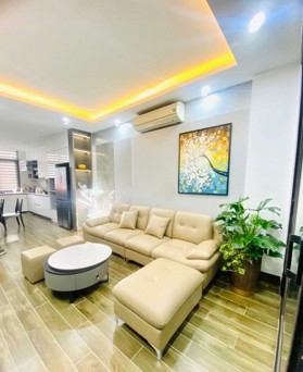 Bán nhà quận Cầu Giấy nét không có gì để chê 60m2 7tầng Santafe đỗ cửa xịn đét