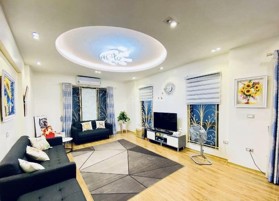 Bán nhà phố Tôn Đức Thắng 32m2 x 5T trước nhà là sân chơi thoáng sáng ngõ nông giá 5,5 tỷ