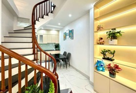 Chính chủ bán nhà riêng quận Thanh Xuân, 32m2, xây 4,5 tầng, tặng lại toàn bộ nội thất