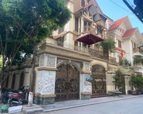 Một căn duy nhất, bán nhanh biệt thự 187 Trung Kính, mặt tiền 13m, giá 45 tỷ có thương lượng