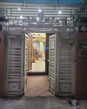 Cho thuê nhà 50m2 x 4 tầng tại Nguyễn Khang, Quận Cầu Giấy, Hà Nội giá 18 tr/ tháng. Nhà rất đẹp