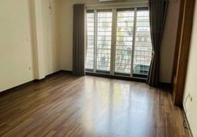 Cho thuê NR 6m mặt tiền kinh doanh, ô tô tránh DT 80m2 x 5T giá 35tr.