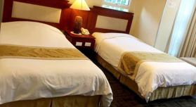 Bán khách sạn VIP lô góc Phương Mai ngõ thẳng, ô tô tránh. 