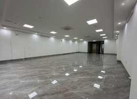 Cho thuê tòa nhà siêu đẹp Nguyễn Ngọc Vũ, 65m2 x 4 tầng, MT 11m, thông sàn, ốp kính đẹp, 50tr