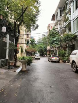 Bán nhà ngõ 651 Minh Khai, Lạc Trung ô tô vào nhà 42m2 x 5 tầng xây mới thang máy giá 11 tỷ có TL