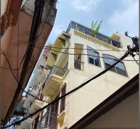 Bán nhà phố Lê Văn Hưu, 52m2, 4 tầng, giá 19 tỷ - vị trí đắc địa, cách phố chính một bước