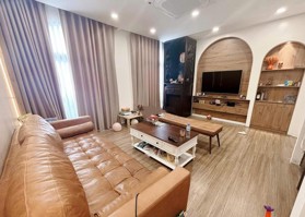 Bán gấp-giá ngon-bán nhà Nguyễn Khánh Toàn- 5 tầng cực đẹp full đồ