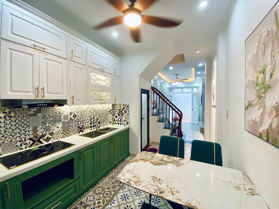 SIÊU PHẨM ĐỐNG ĐA - ĐẸP MỚI LUNG LINH - SÁT HỒ, KHU VIP - NỞ HẬU
