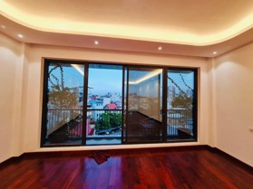 Nhà mặt phố Hoàng Cầu - View hồ triệu đô