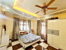 Giảm giá bán gấp - Nhà phân lô - ô tô tránh, dừng đỗ 24/7, Nguyễn Đức Cảnh, giá hấp dẫn, 27.5 tỷ