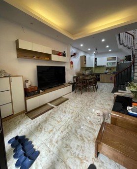 Bán nhà đẹp tặng nội thất ngõ 68 Ngọc Thuỵ