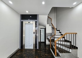 Bán nhà phố Mai Phúc, Phúc Đồng, nhà 6 tầng, lô góc, DT 43m2, MT 4m