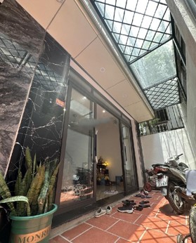 Nhà đẹp giá rẻ phố Tư Đình 36m2 mặt tiền 5m xây 5 tầng full nội thất