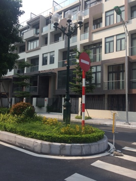 Cho thuê nhà phân lô khu KĐT A10- Nam Trung Yên- Nguyễn Chánh. 80m2. Thông sàn. MT 6m. 4 tầng. 45tr