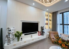 Gia đình chuyển nhà bán căn 3PN tòa The Legend cửa ĐB, ban công TN