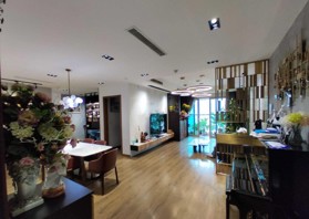 Cần bán căn hộ vị trí cực đẹp rộng 150m2 view hồ công viên ở Mandarin Garden