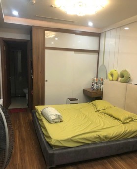 Chủ nhà cần bán khẩn cấp căn hộ 3 ngủ nội thất đẹp lung linh giá rẻ nhất cầu giấy