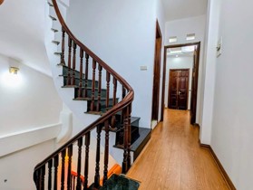 Bán nhà đẹp - lõi Tây Hồ - 5 tầng - 3 bước ô tô tránh - thông thoáng