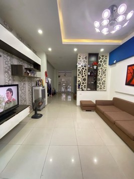 Bán nhà phố Âu Cơ, Tây Hồ, lô góc, ô tô vào nhà, 105m2 x 5 tầng, giá 13.5 tỷ