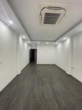 Cho thuê nhà mặt ngõ 14 Mễ Trì, nhà mới xây 7 tầng, diện tích 47m2, có thang máy