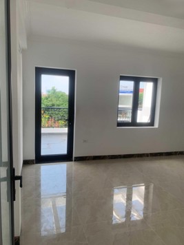 Cho thuê nhà ở Hồ Tùng Mậu 60m, 4 tầng, 5 phòng, oto đỗ cửa