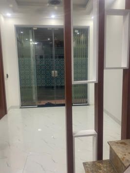 Nhỉnh 2 tỷ có nhà 5 tầng phố Vĩnh Hưng 